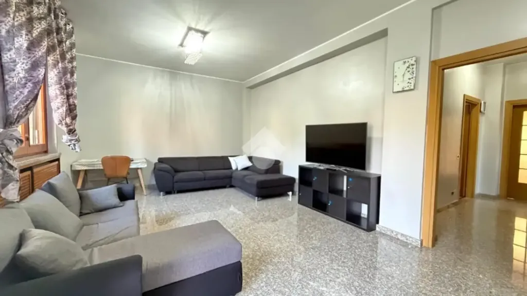 Elutuba - Spacious Apartment with Private Balcony in Seregno