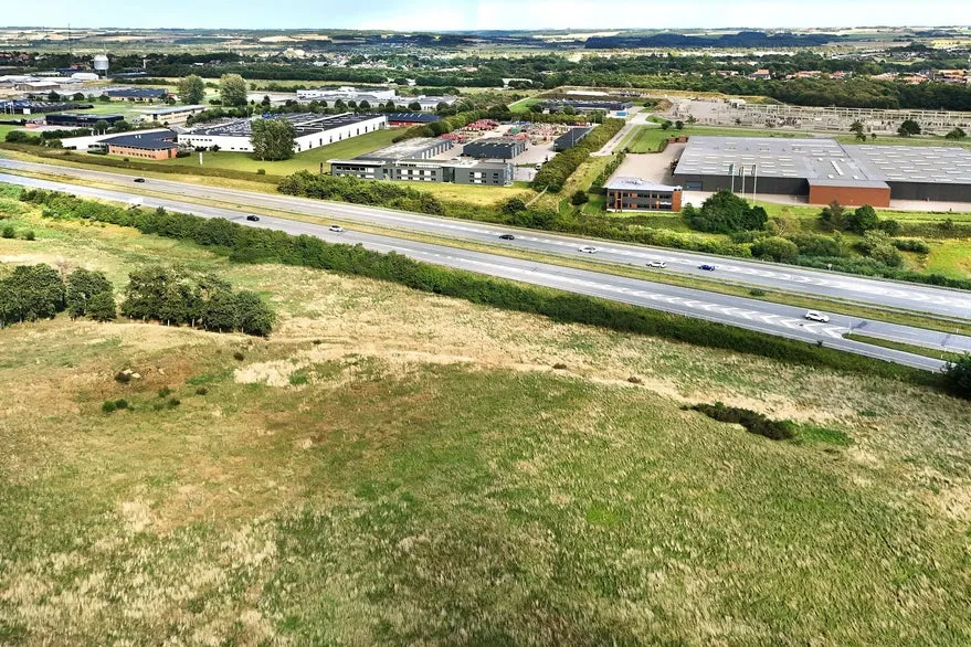 Vue aérienne - Commercial Land with E45 Access in Støvring