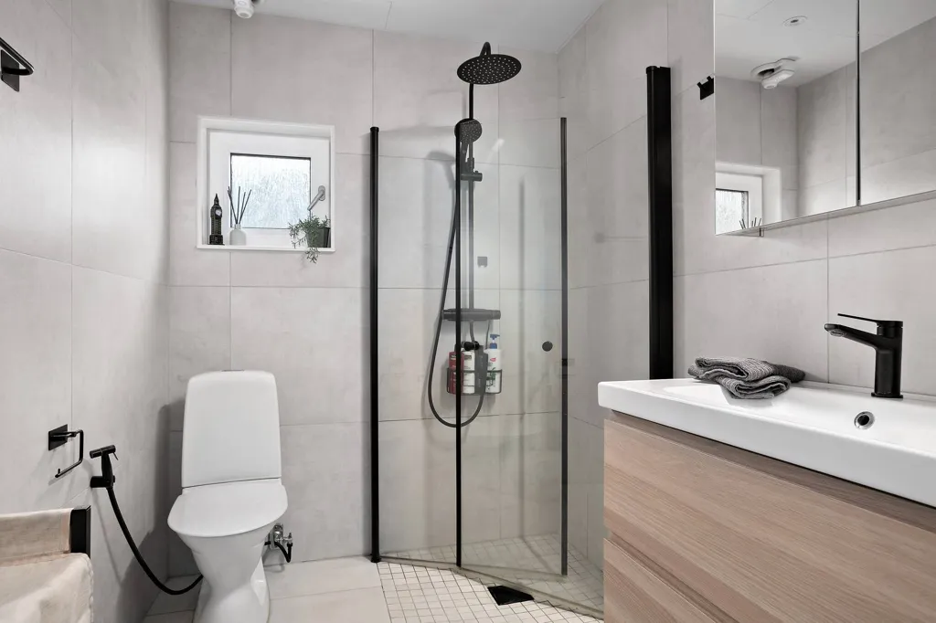 Salles de bain - Renovated Villa with Solar Panels in Ornäs