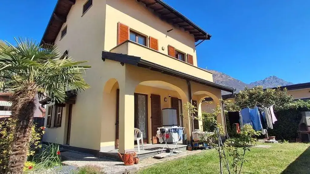 Extérieur - Villa with Private Garden in Porlezza