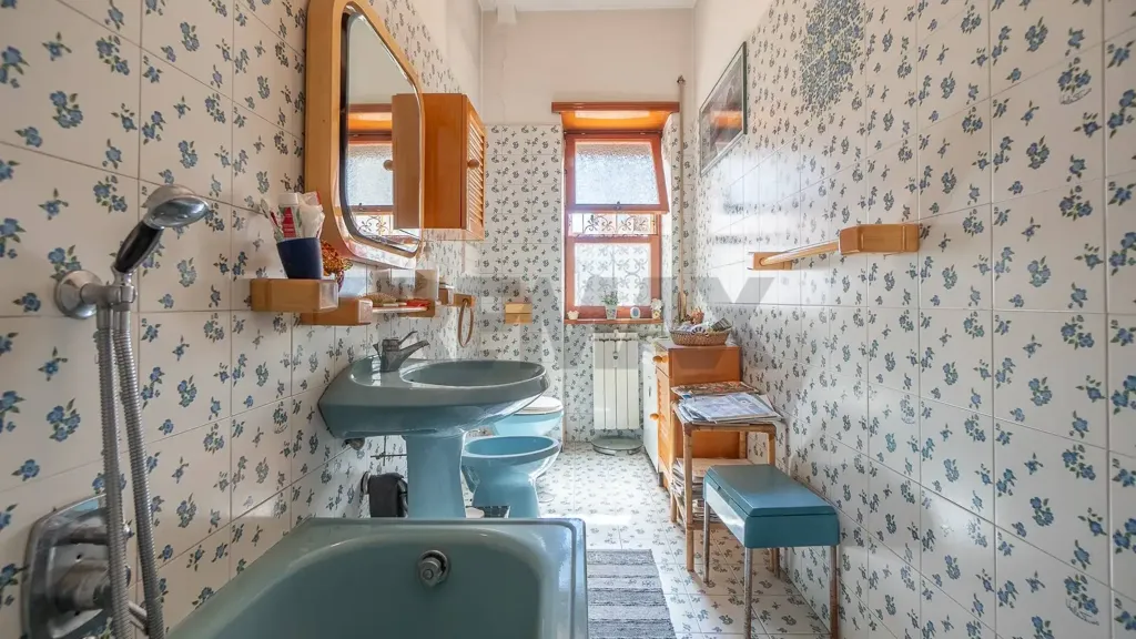 Salles de bain - Furnished Apartment with Balcony in Rome
