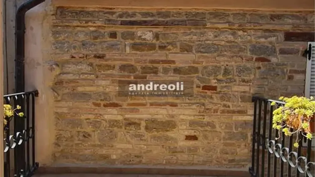 Balcon - Restored Stone Townhouse in Castelplanio