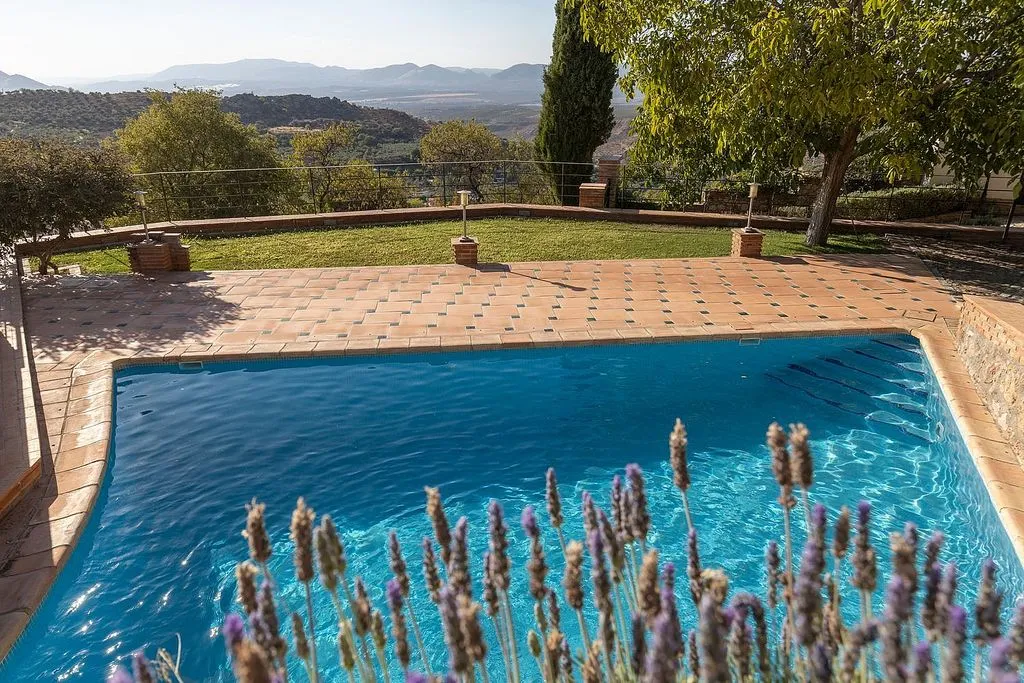 Piscine - Chalet with Pool and Terrace in Nívar