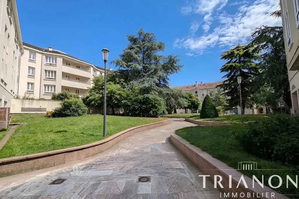 Aed - Duplex with Parking in Poissy Centre