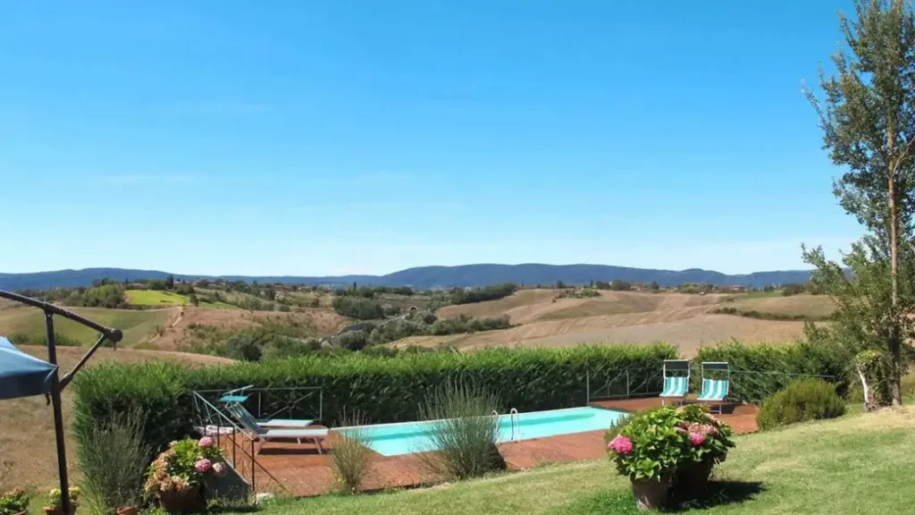 Bassein - Rustic Tuscan Farmhouse with Pool near Siena