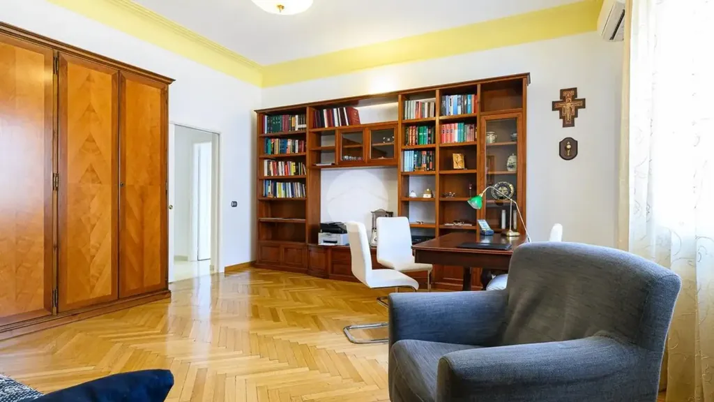 Bureau - Apartment with Terrace in Balduina, Rome