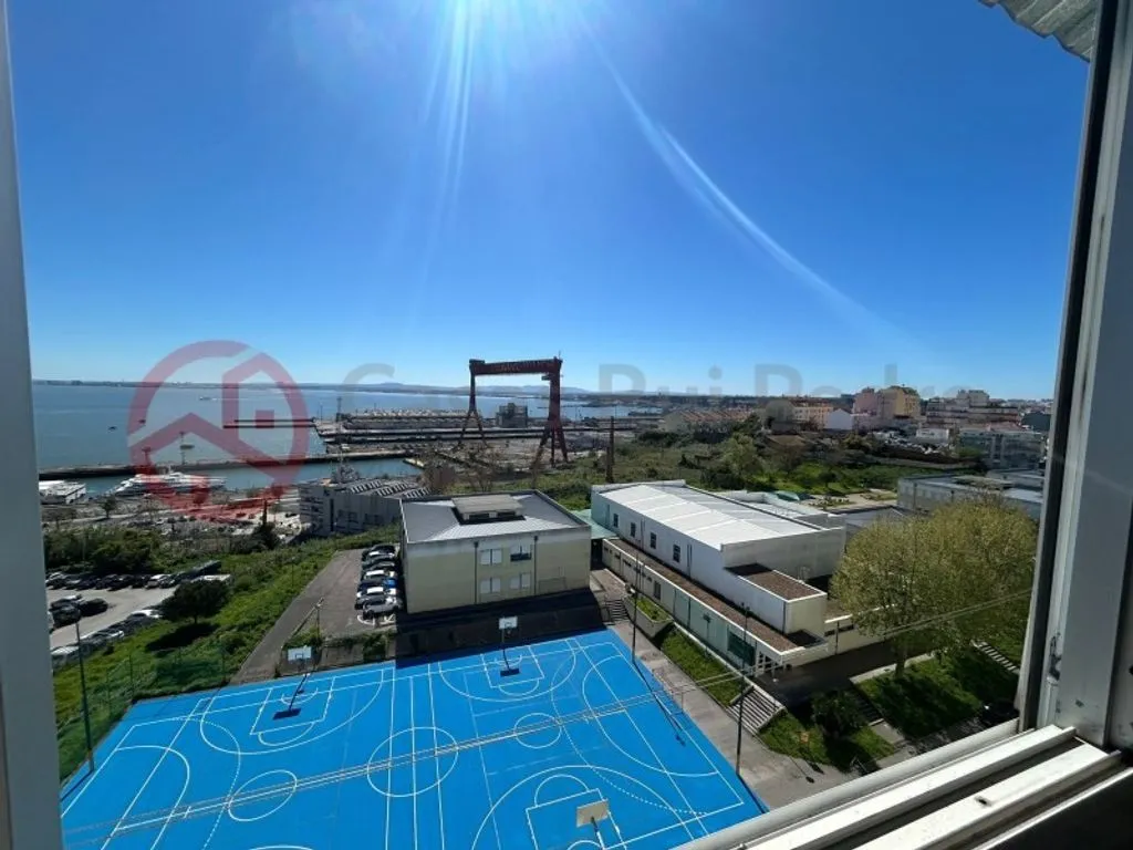 Toad - Luxury Apartment with River View in Almada