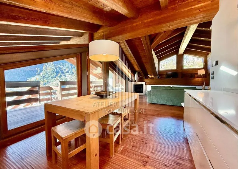 Sala da pranzo - Mansard Apartment with Mountain View in Pré-Saint-Didier