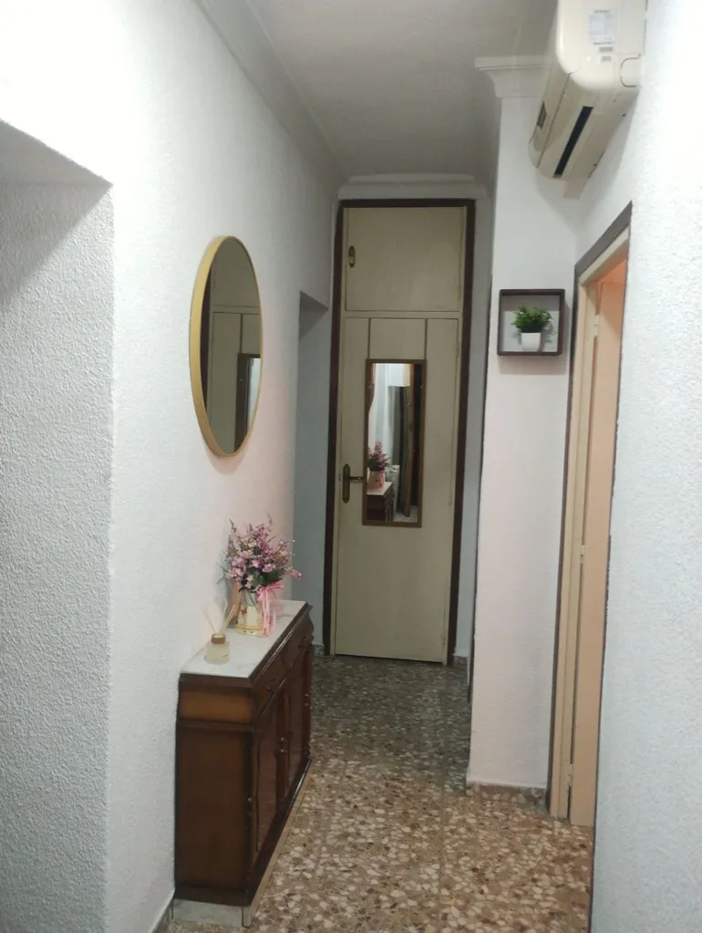 Entrée - 3-Bedroom Apartment with Balcony in City Centre