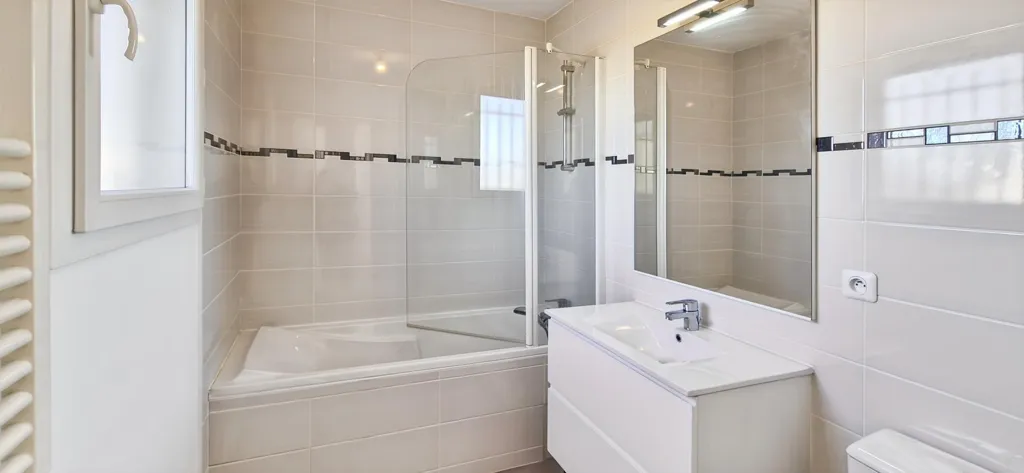Salles de bain - Maison au Calme avec Terrasse à Pertuis