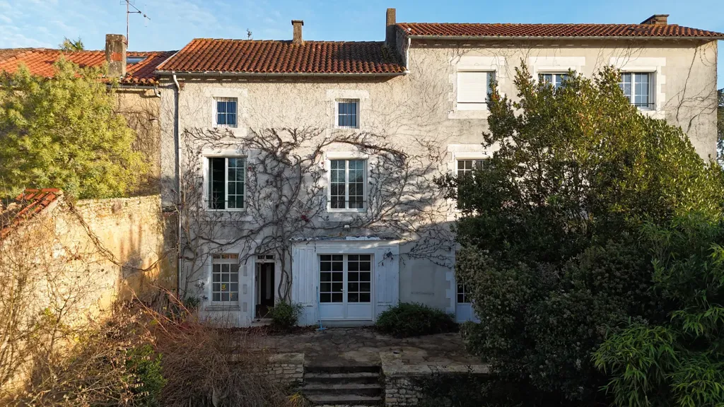 Välivaade - Character House with River Access in Vouillé