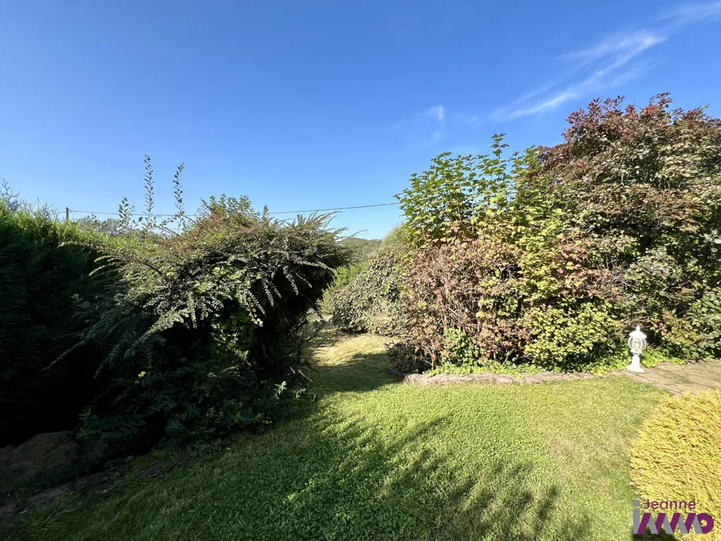 Jardin - Maison Charmante avec Terrasse à Evette-Salbert