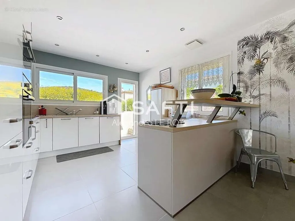 Cuisine - Villa avec Piscine et Jardin à Saint-Jean-de-Fos