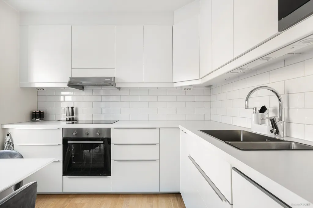 Cuisine - Apartment with Balcony in Central Huddinge