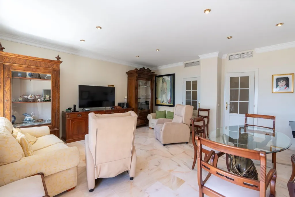 Séjour - Apartment with Sea Views on Estepona Promenade