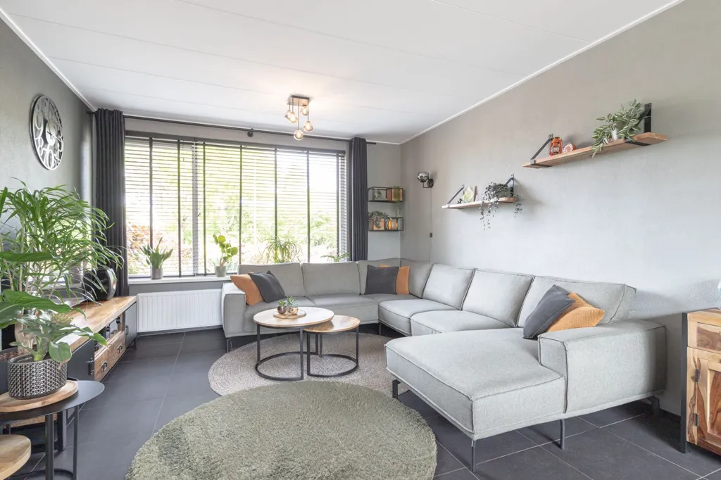 Elutuba - Half Duplex with Solar Panels in Central Location