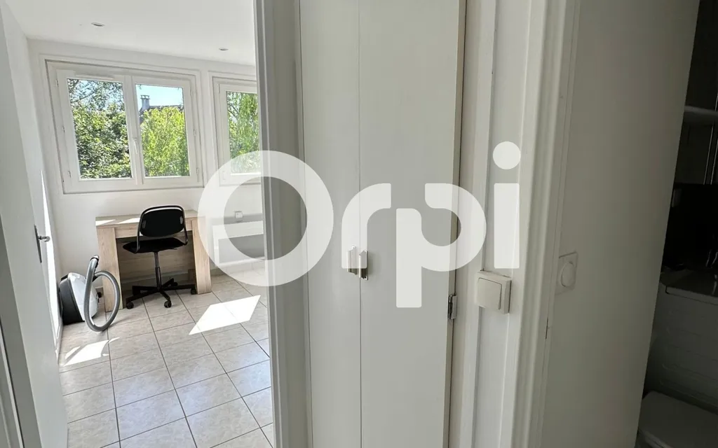 Esik - Studio with Balcony in Villemoisson-sur-Orge