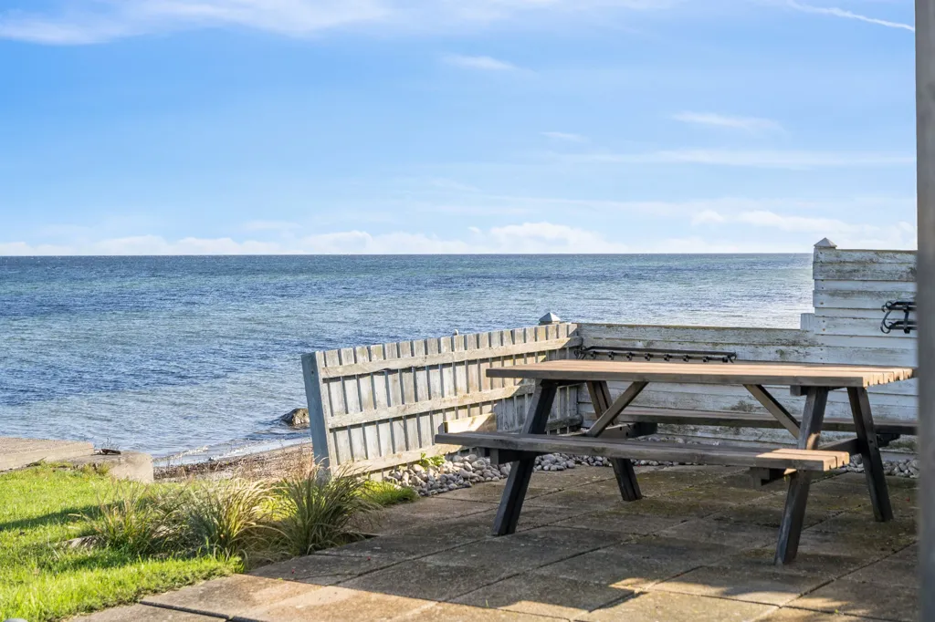 Terrass - Renovated Villa with Waterside in Strøby Egede