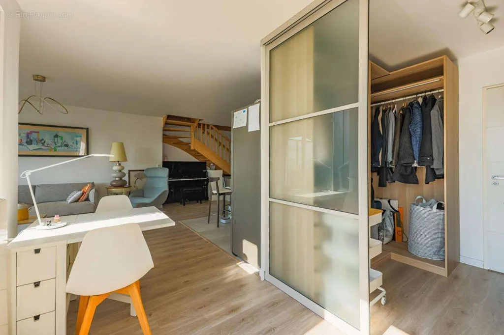 Entrée - Duplex avec Terrasse Sud dans Résidence 2020