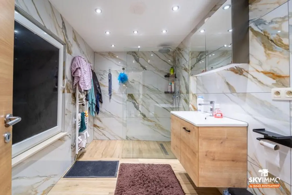 Bagni - Spacious 4-Bedroom House with Terrace in Liège