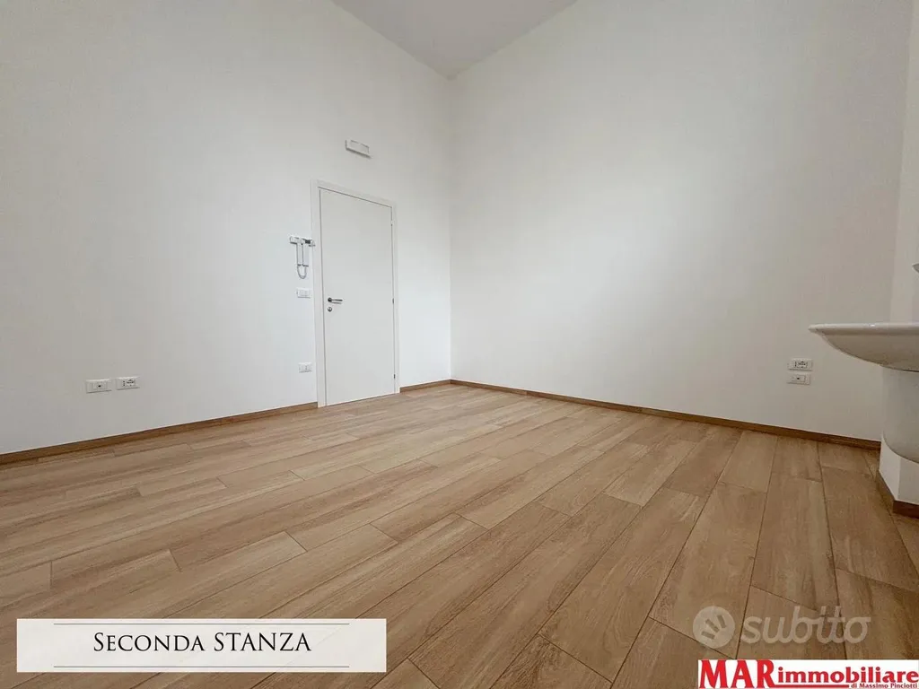 Toad - Office Space with Parking in Montesilvano
