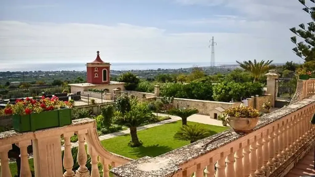 Aed - Restored Residences with Olive Grove in Avola
