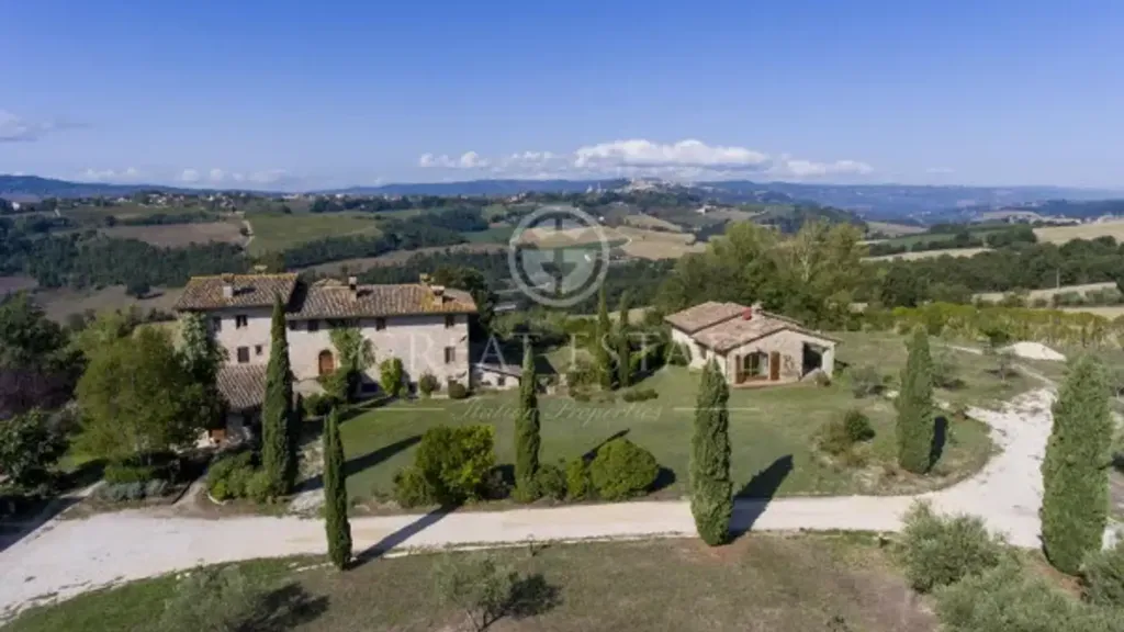 Õhuvaade - Rustic Casale with Pool in Todi