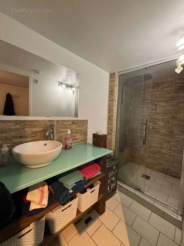 Salles de bain - Maison Charmante avec Terrasse à Rouen