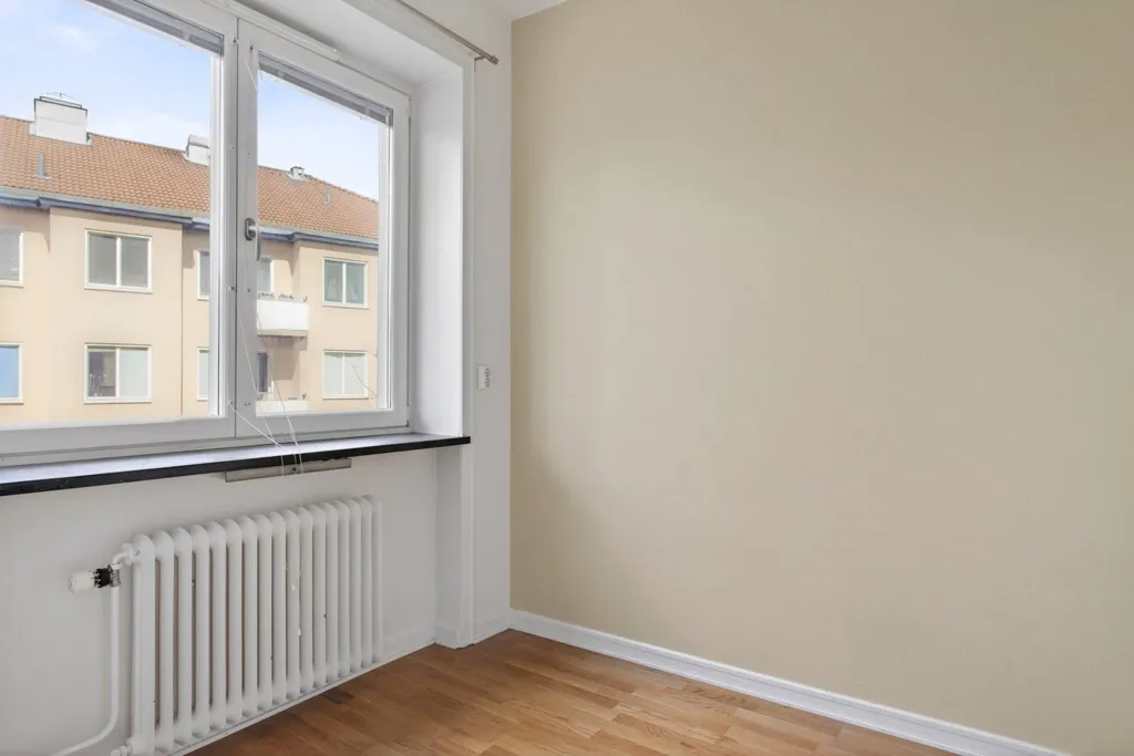 Toad - Spacious Two-Bedroom Flat with Balcony in High Location