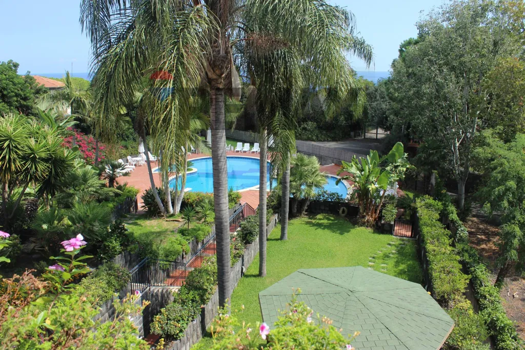 Bassein - Two-Bedroom Apartment with Sea View in Acireale