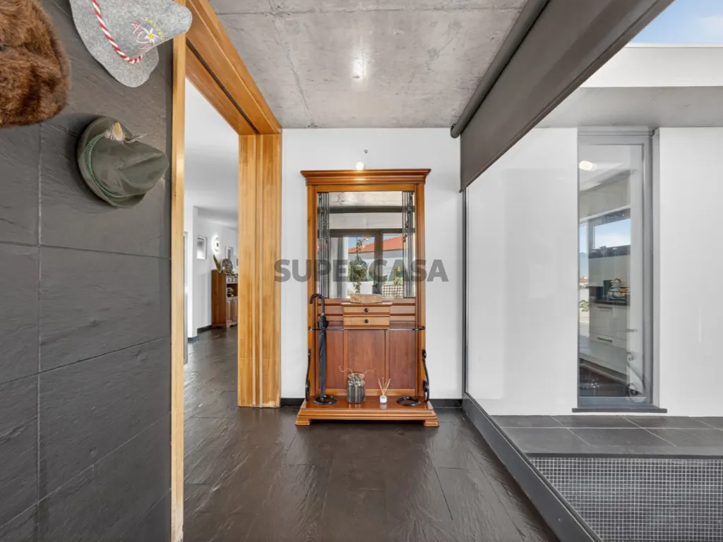 Flur - Modern Villa with Industrial Design in Assafora