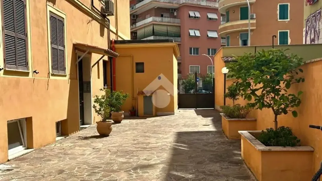 Jardin - Bright 2-Bedroom Apartment in Appio Latino, Rome
