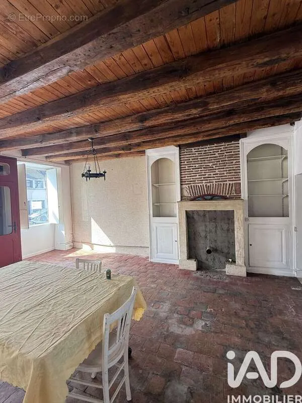 Maison 6 pièces à Bruere-Allichamps