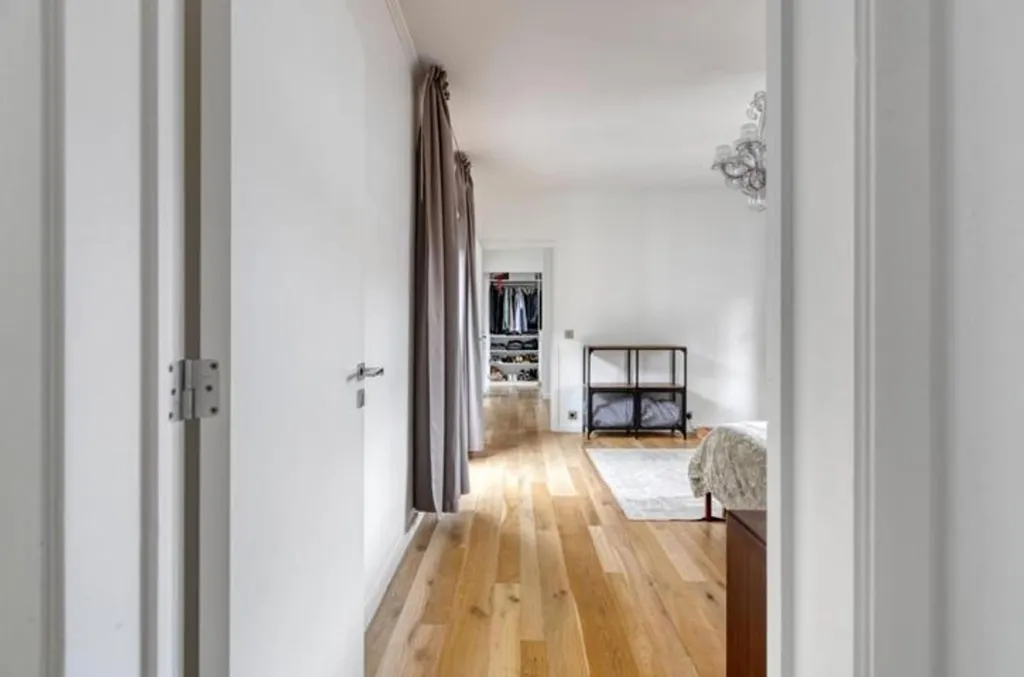 hallway_entrance