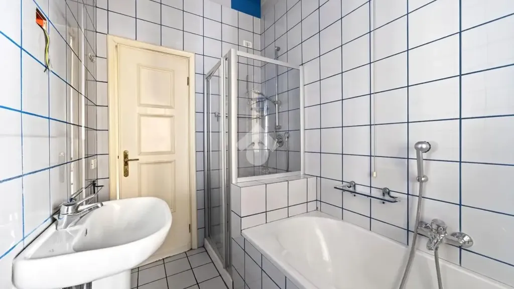 Bagni - Spacious Apartment with Balcony in Brescia