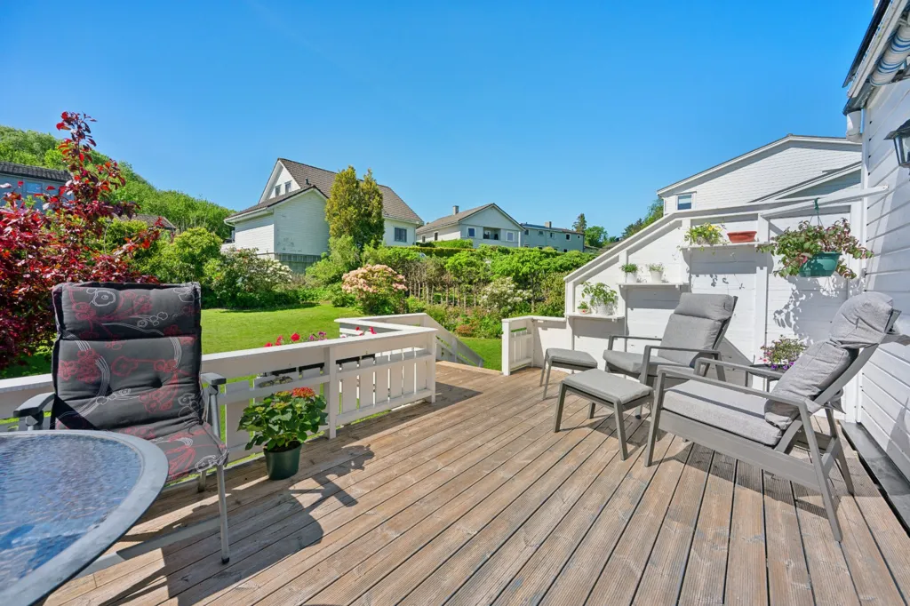 Terrasse - Three-Storey Townhouse with Sea View in Sola