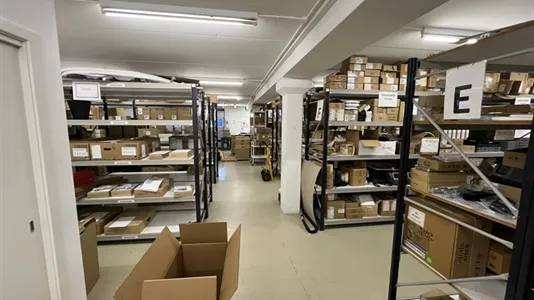 Lavanderia - Warehouse with Modern Features in Lynge