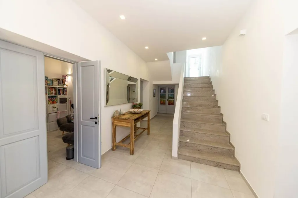 Entrée - Three-Storey Villa with Sea View in Bribir