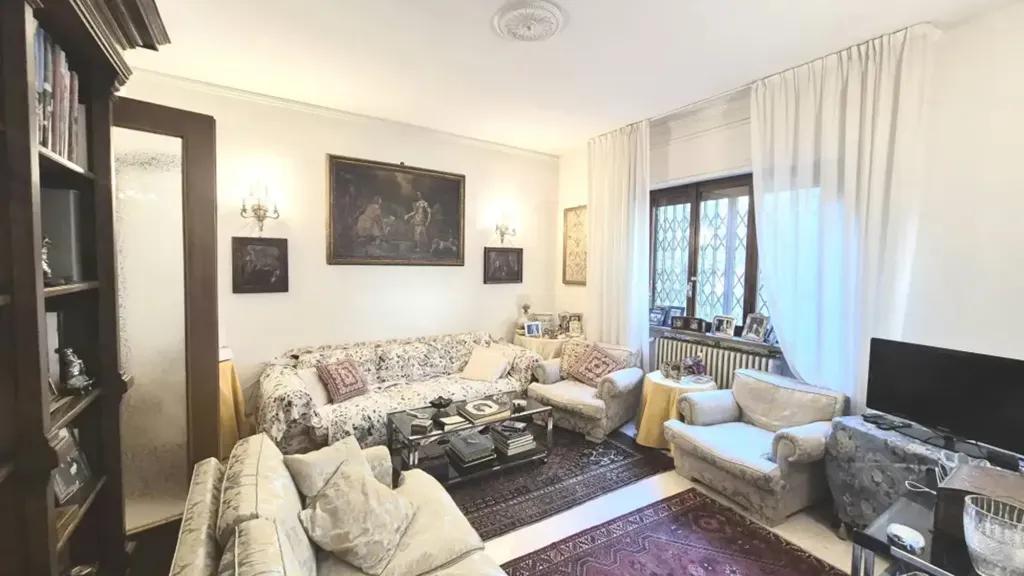 Elutuba - Classical Apartment with Balcony in Florence