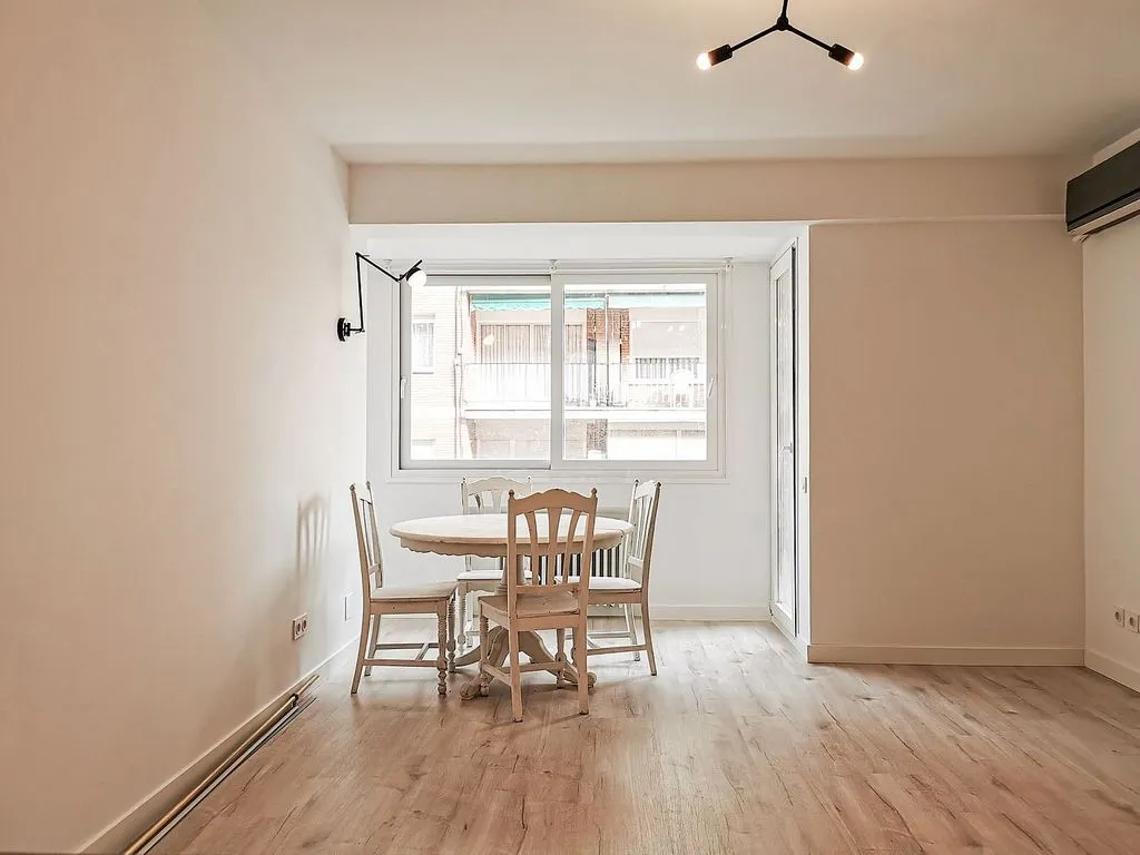 Dining Room - 1-Bedroom Flat with Terrace in Cuatro Caminos