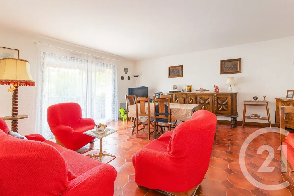 Séjour - Appartement 4 Pièces avec Balcon à Menton