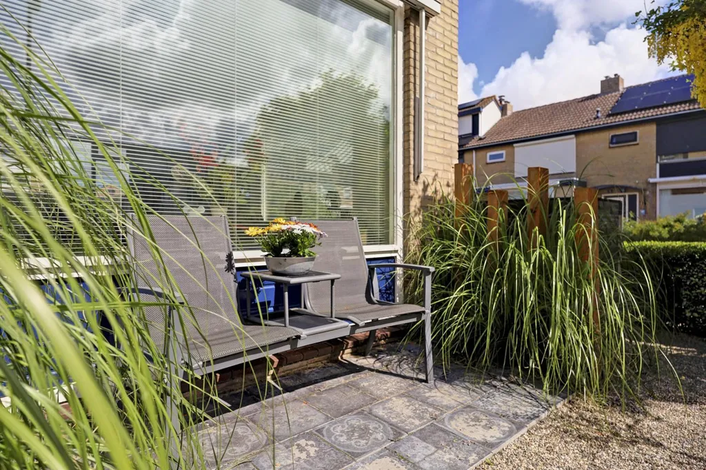 Aed - Fully Renovated Corner House with Garden in De Lier