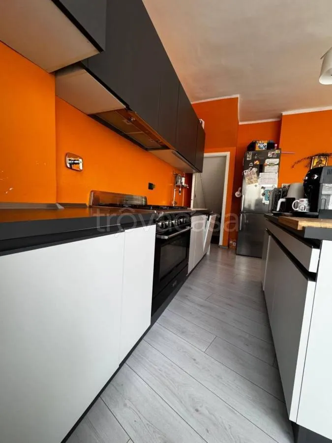 Cuisine - Rear-Access Villa with Garden in Torino