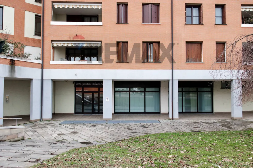 Extérieur - Commercial Space with Parking in Concorezzo