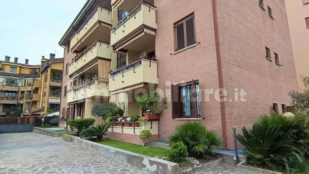 Välivaade - Trilocale with Balcony in Monza