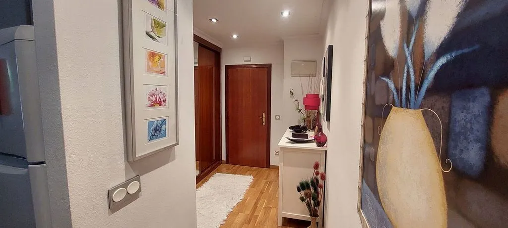 Esik - 1-Bedroom Apartment with Balcony in Oviedo