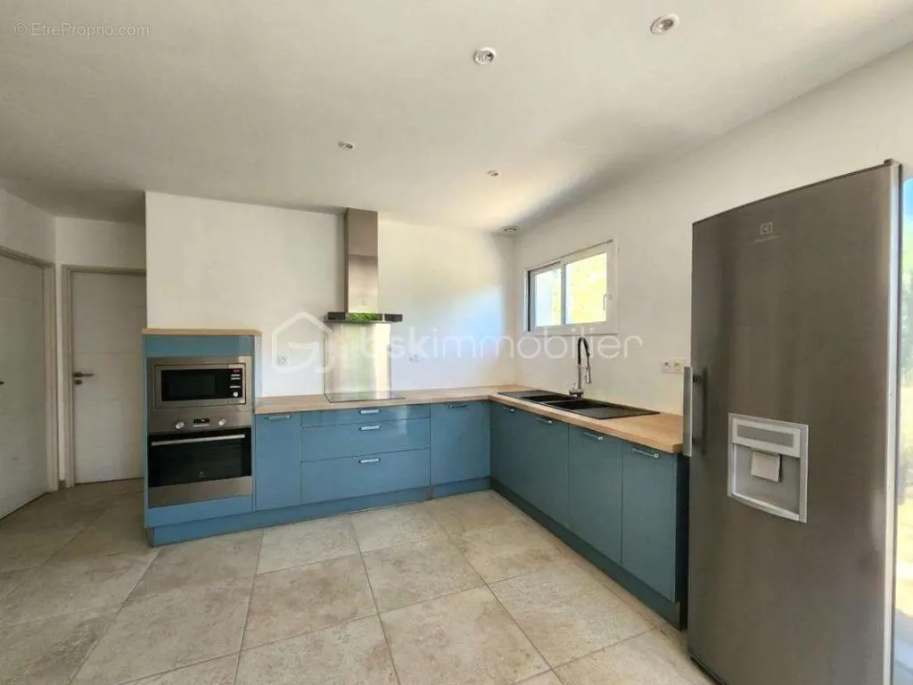 Köök - Property with Pool and Garage in Tourbes