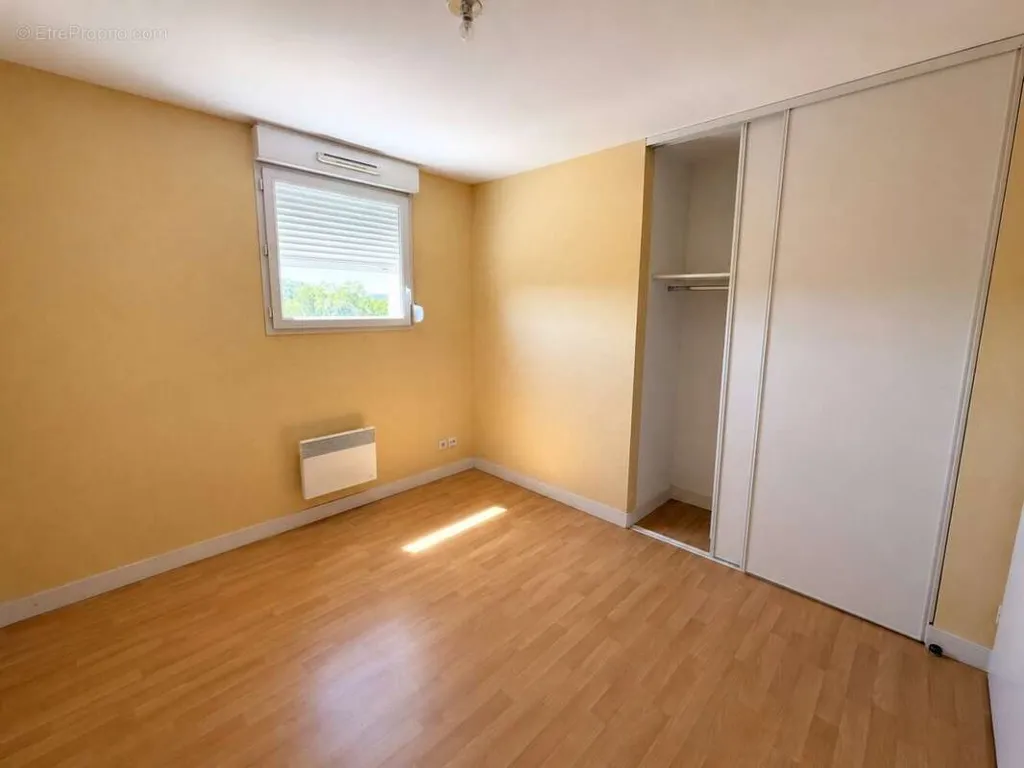 Rooms - Secure Apartment with Parking in Cognac