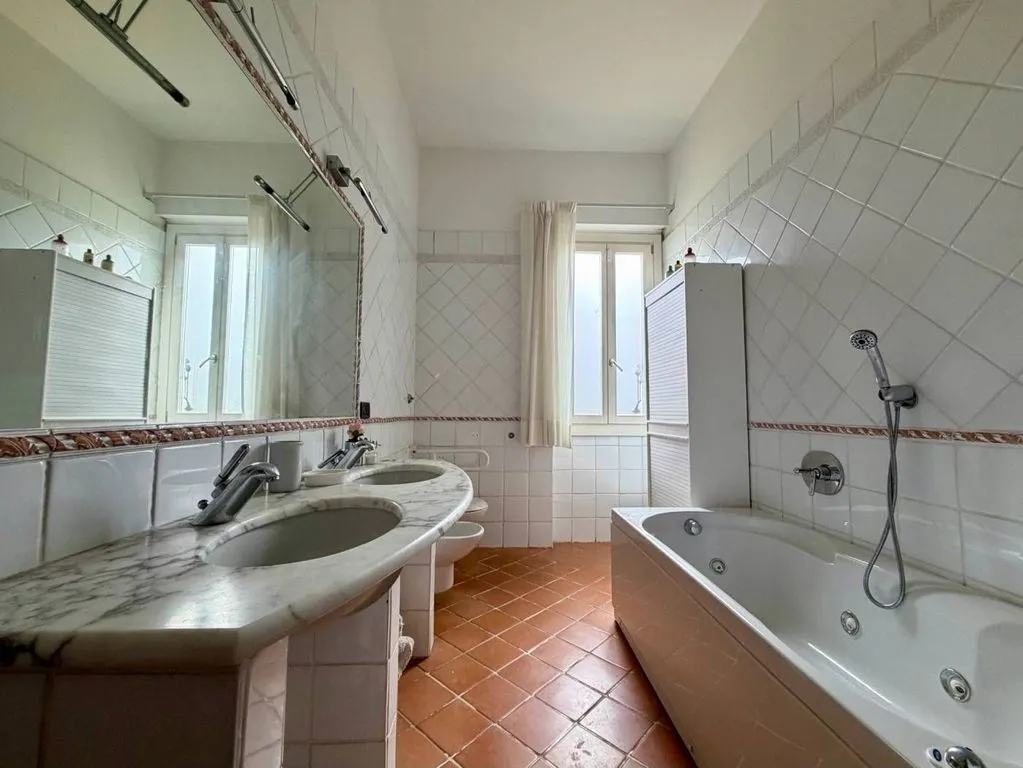 Salles de bain - Luxury Villa with Panoramic Views in Bagno a Ripoli