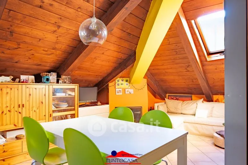 Söögituba - Two-Level Apartment with Balcony in Busca